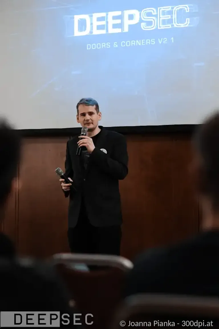 Thomas Steinbrenner, Gründer der Cyberakademie, als Referent auf der DeepSec